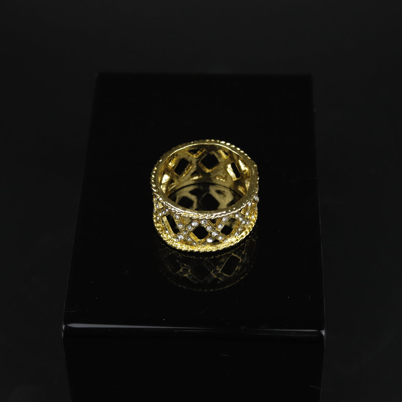 HKE10045 - Gold Kisses Napkin Ring