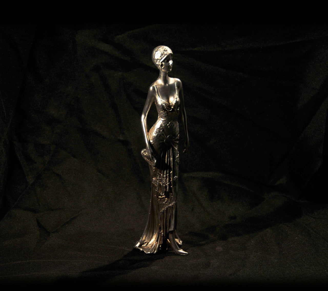 HCHD5109 - Gold Lady Standing