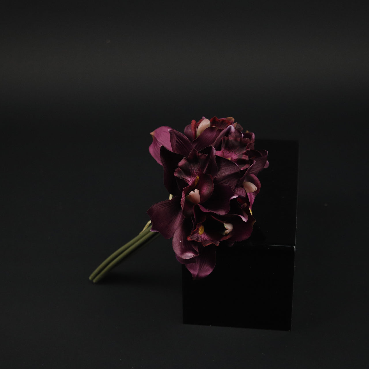 HCFL9821 - Plum Cymbidium Orchid Bq