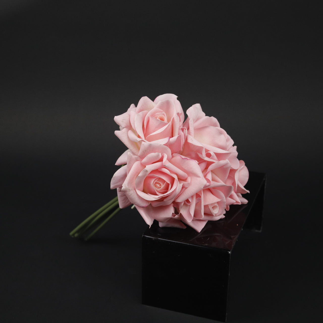 HCFL9867 - Curled Tiny Flamingo Rose Bq