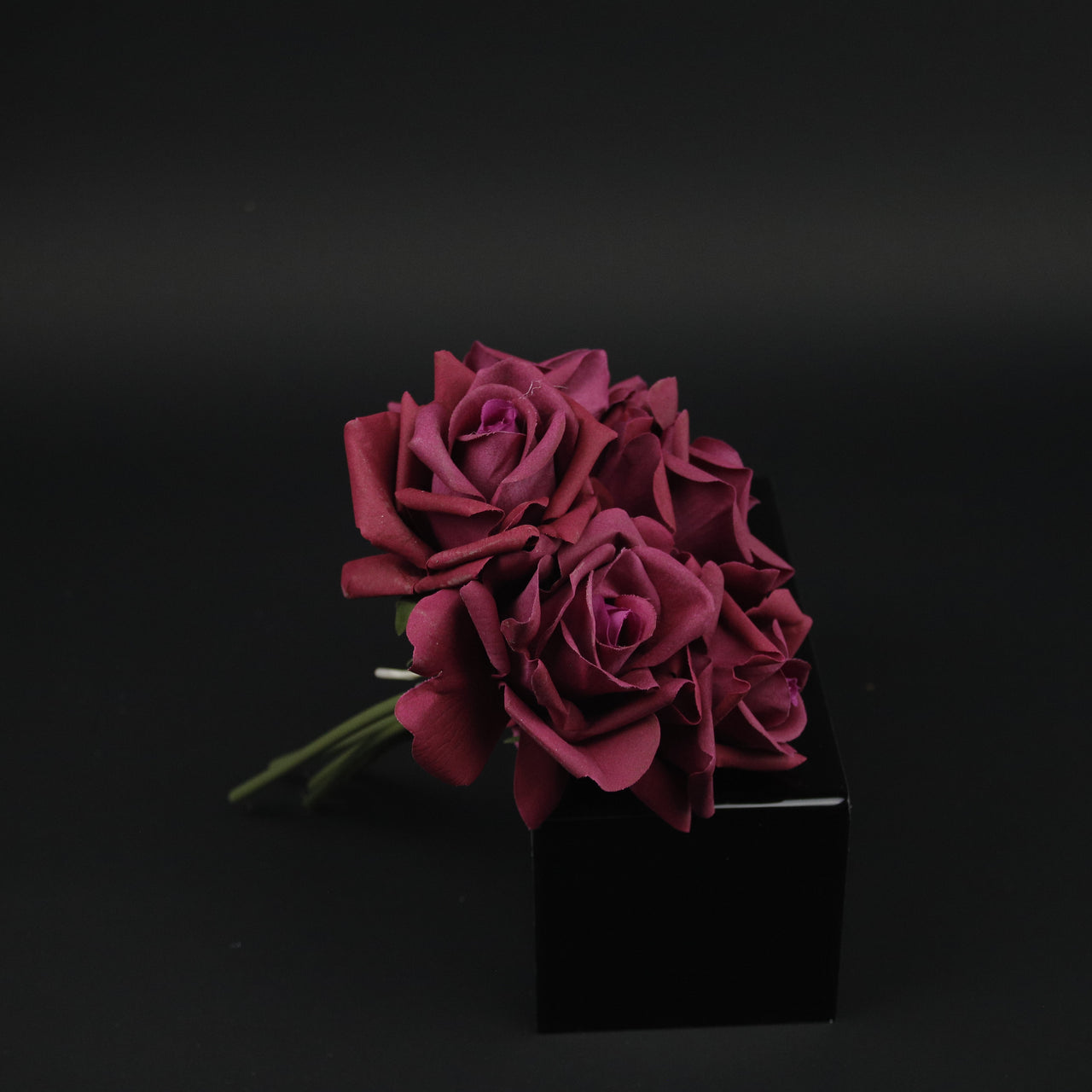 HCFL9868 - Curled Tiny Red Rose Bq