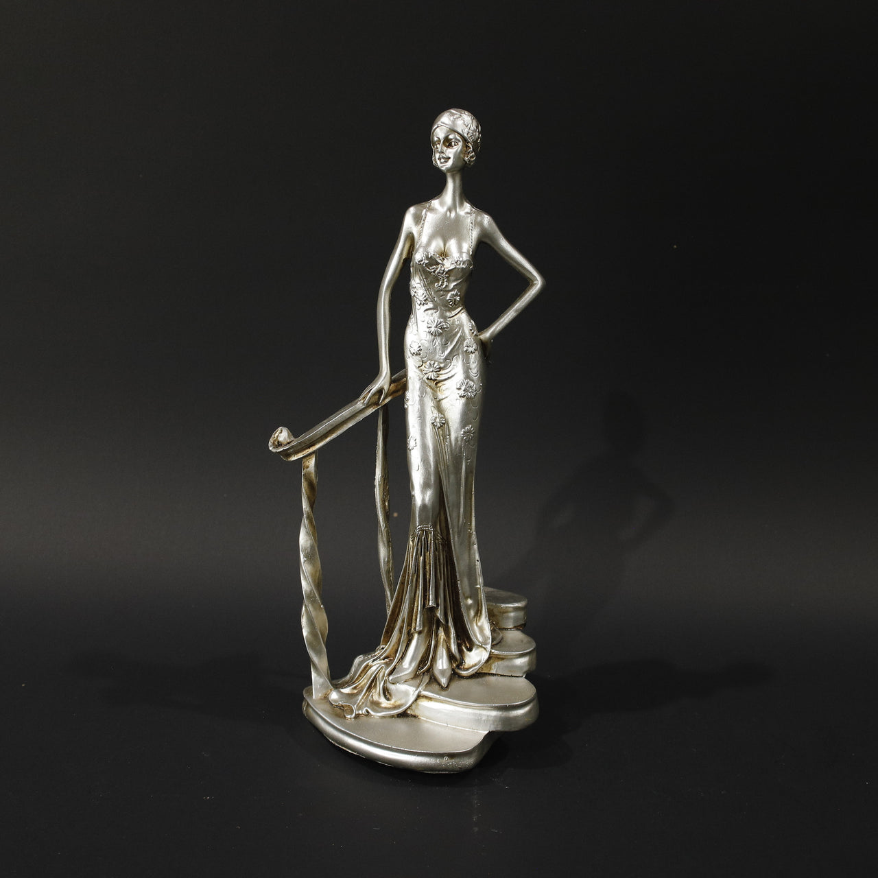 HCHD9916 - Gold Lady on Stairs