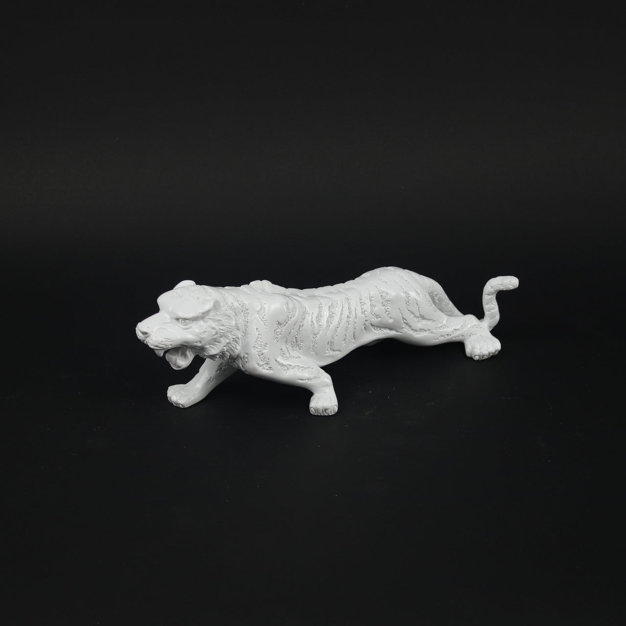 HCHD9943 - White Tiny Panther