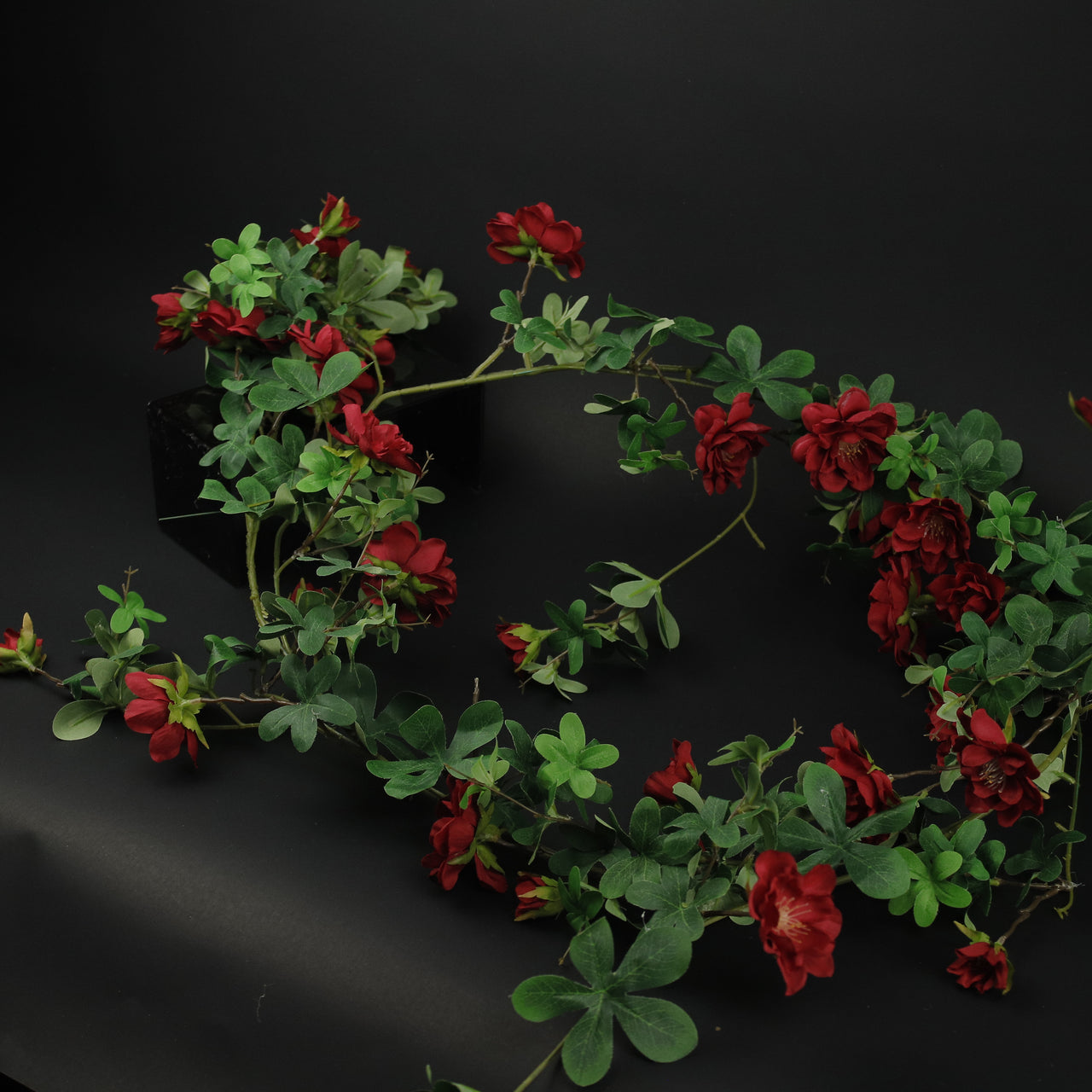 HFL10418 - Red Hanging Rose Vine - 1.8m