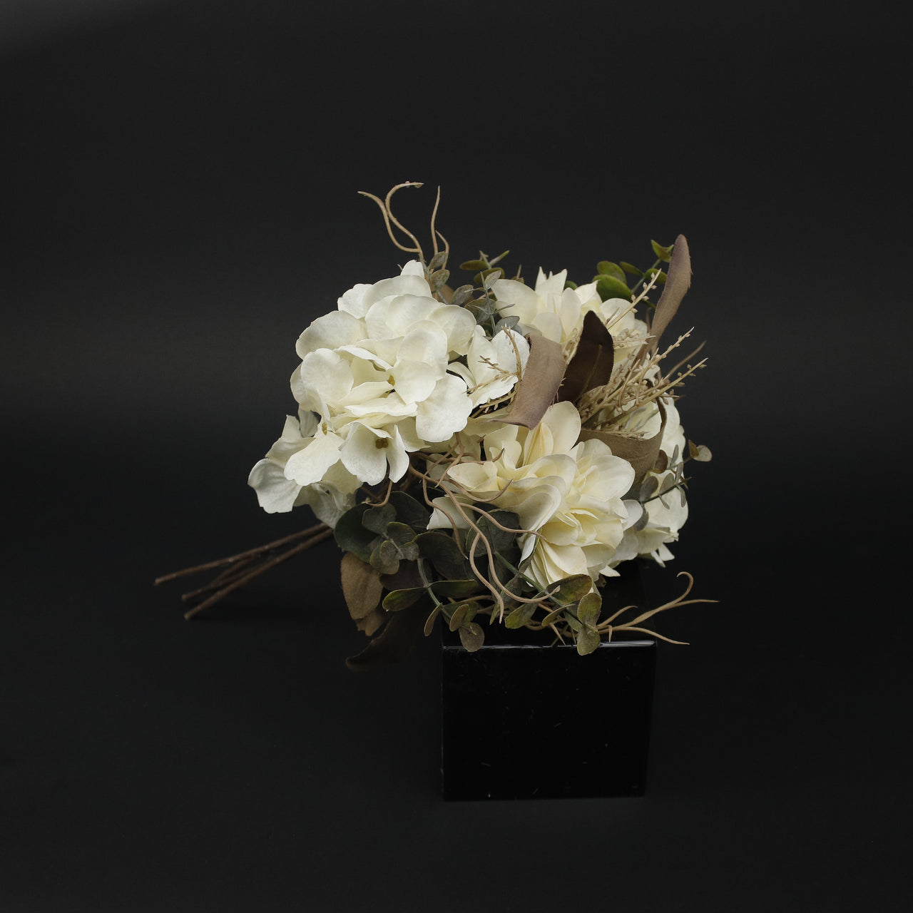 HFL10428 - Cream Dahlia Bq