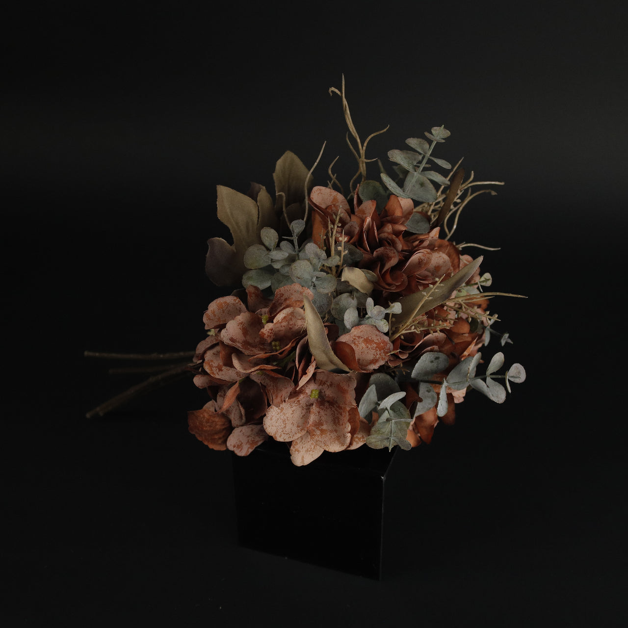 HFL10429 - Black Dahlia Bq