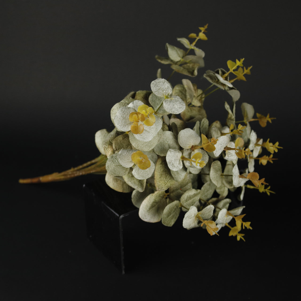 HFL10607 - White Money Grass Bq