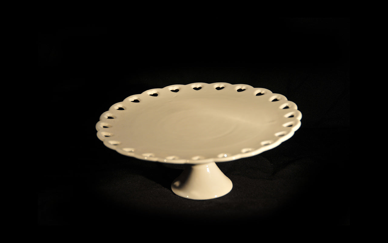 HCCH4678 - Heart Cake Plate