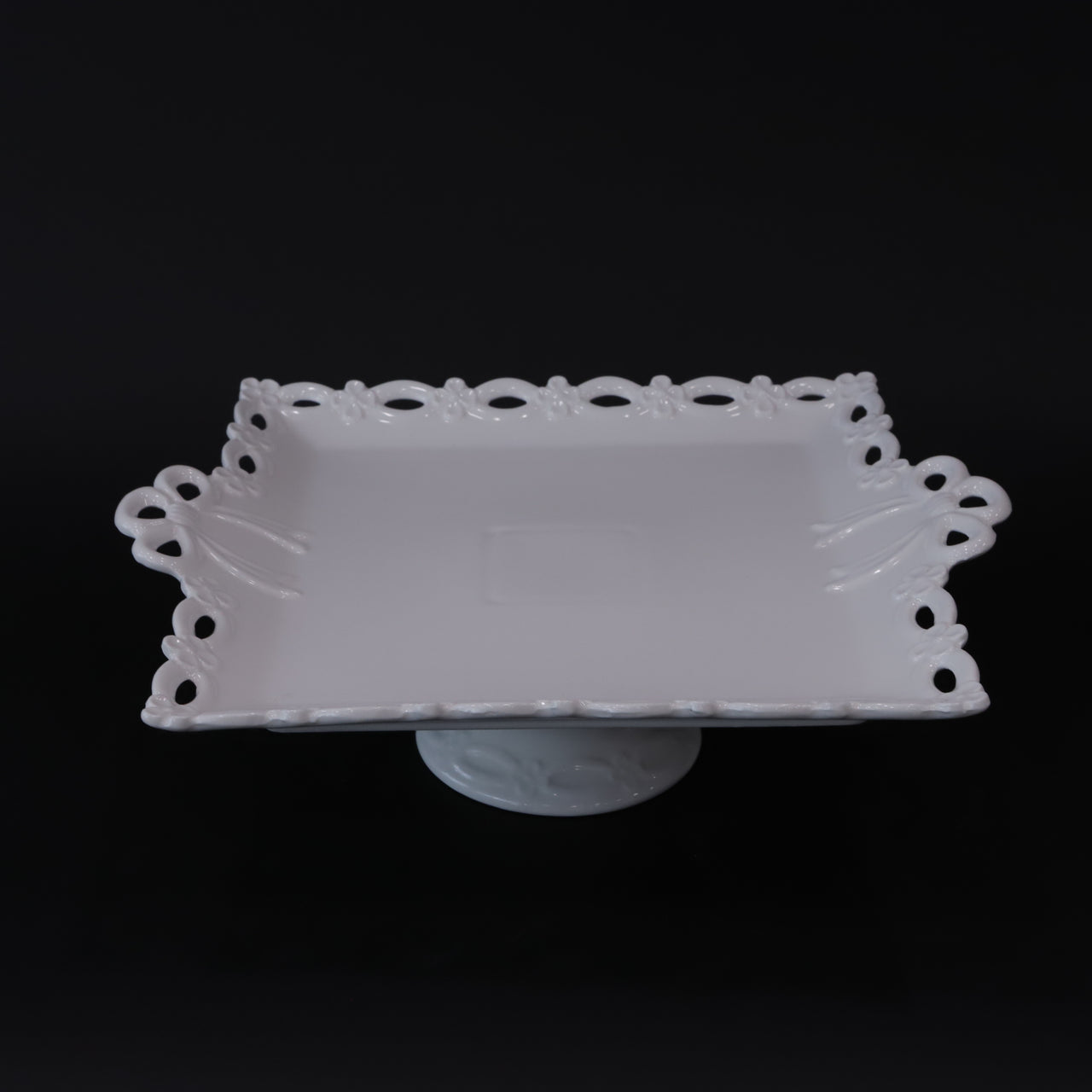 HCCH6135 - Square Pedestal Plate Medium