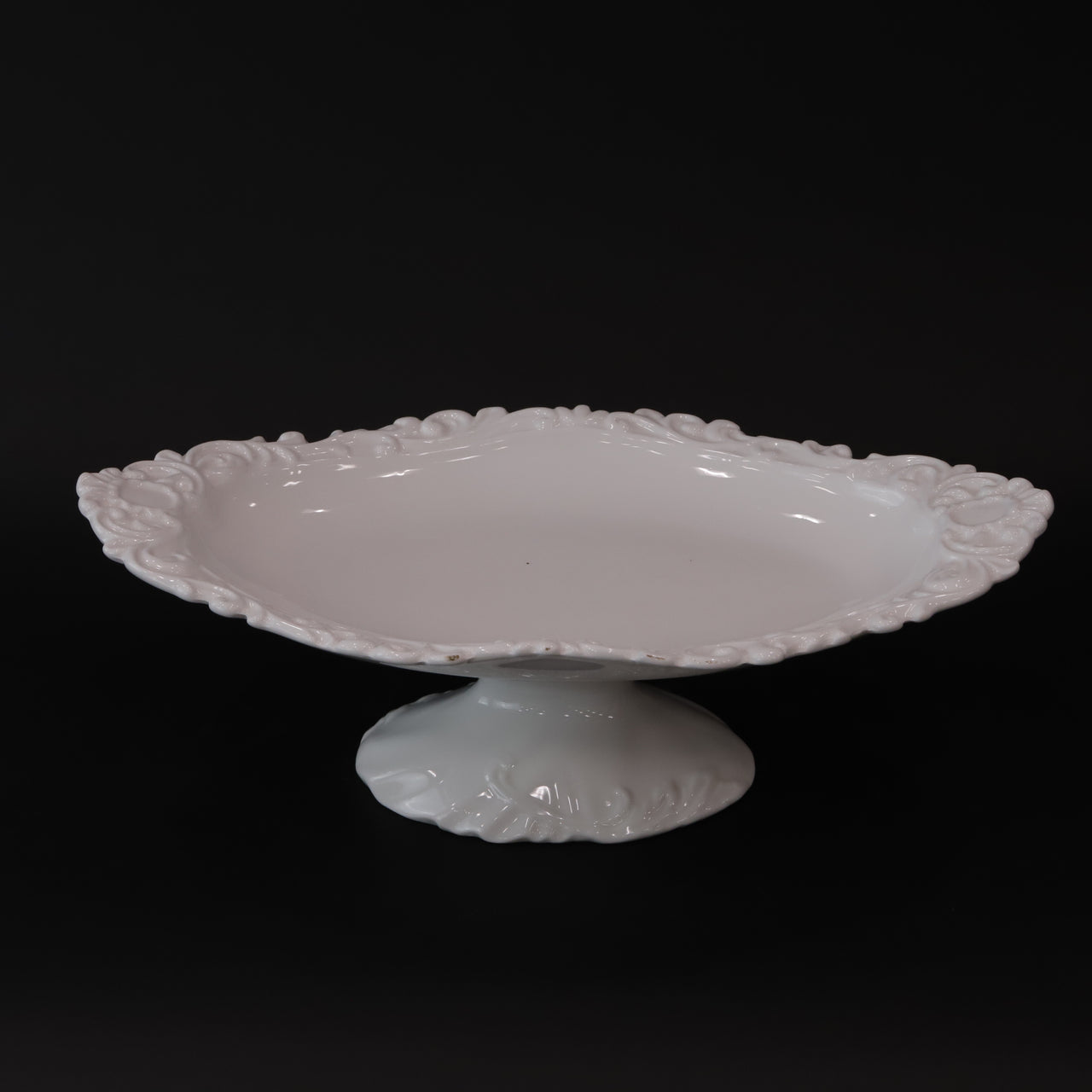 HCCH6137 - Oval Pedestal Plate Medium