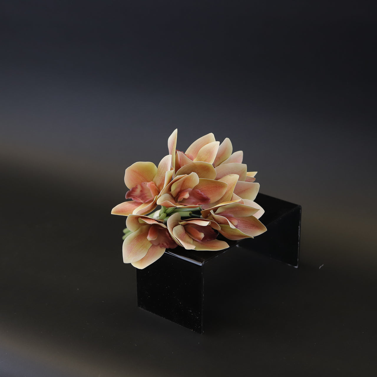 HCFL7835 - Rust Hellebore Bouquet