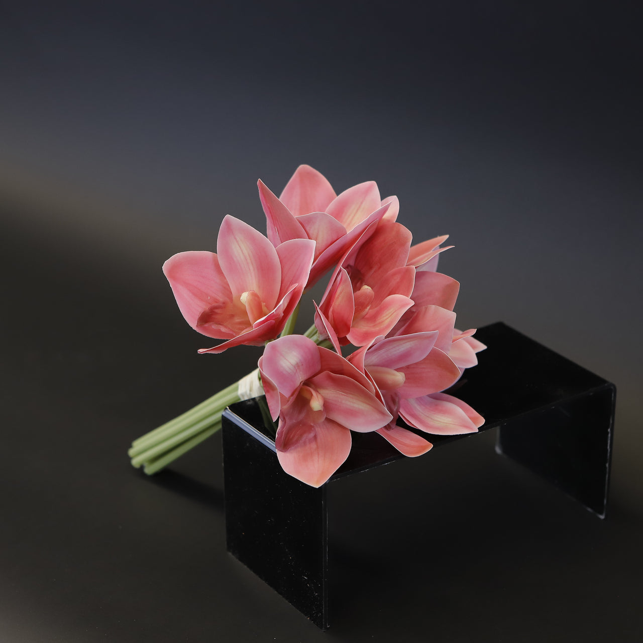 HCFL7836 - Fuschia Hellebore Bouquet