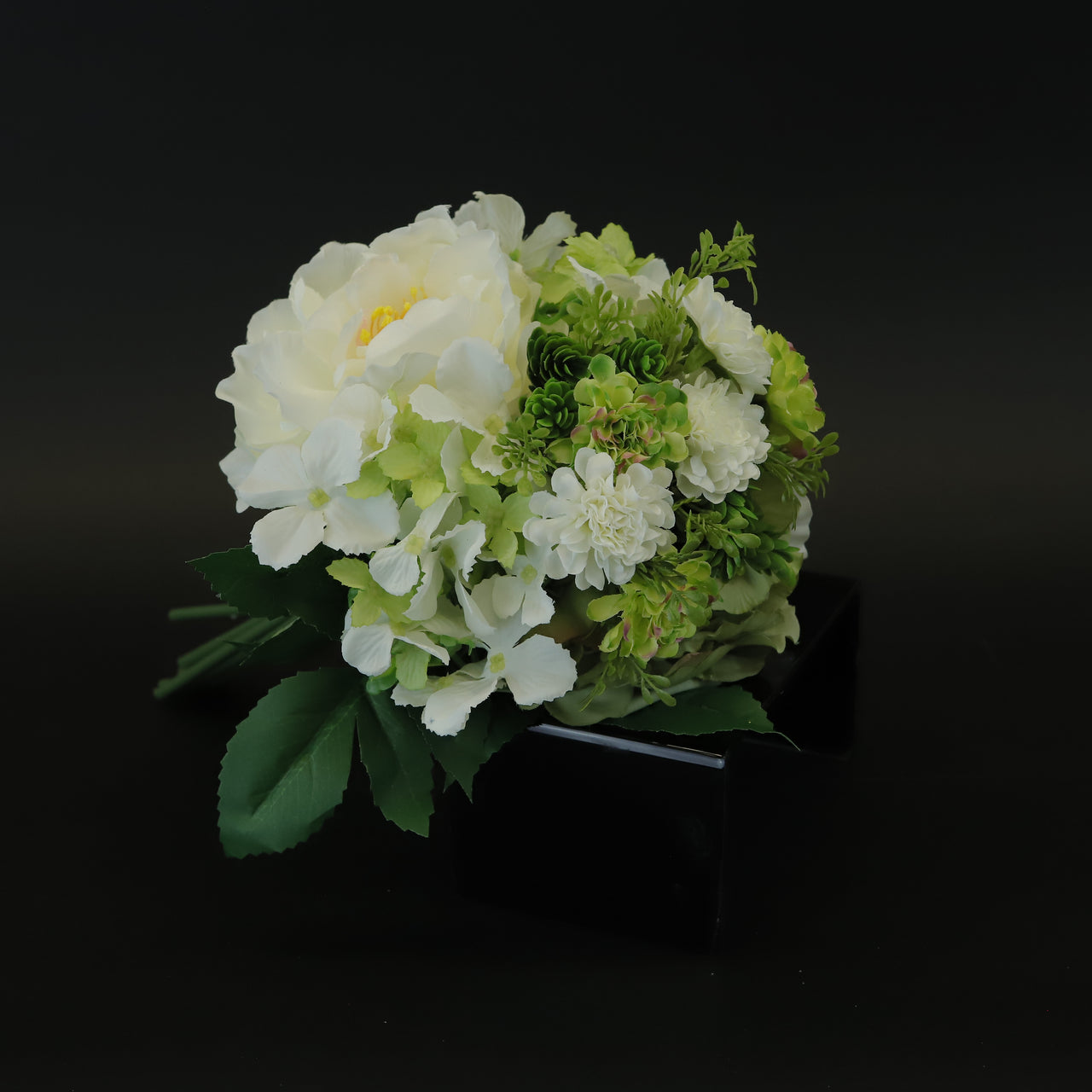 HCFL8596 - Green/Cream Mixed Mum Bq