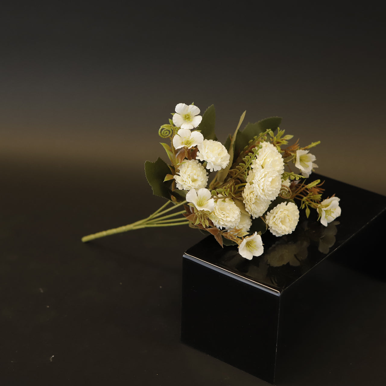 HCFL8832 - Cream Mini Carnation Bq