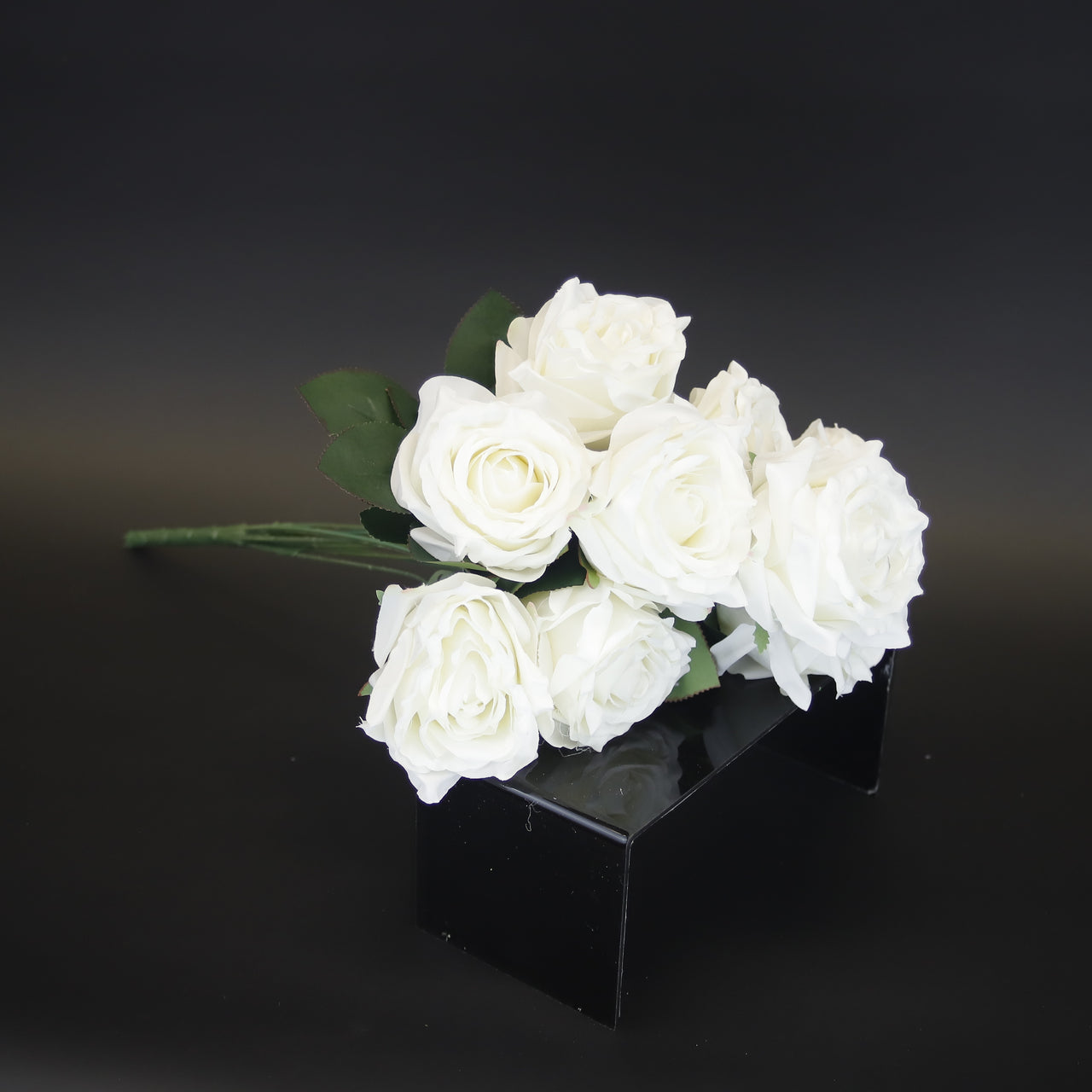 HCFL9612 - White Grandiflora Rose Bq