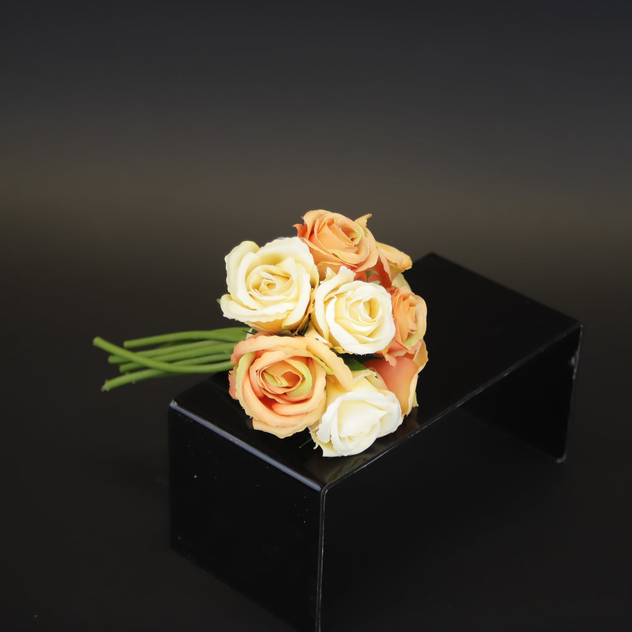 HCFL9670 - Apricot/Cream Tea Rose Bq