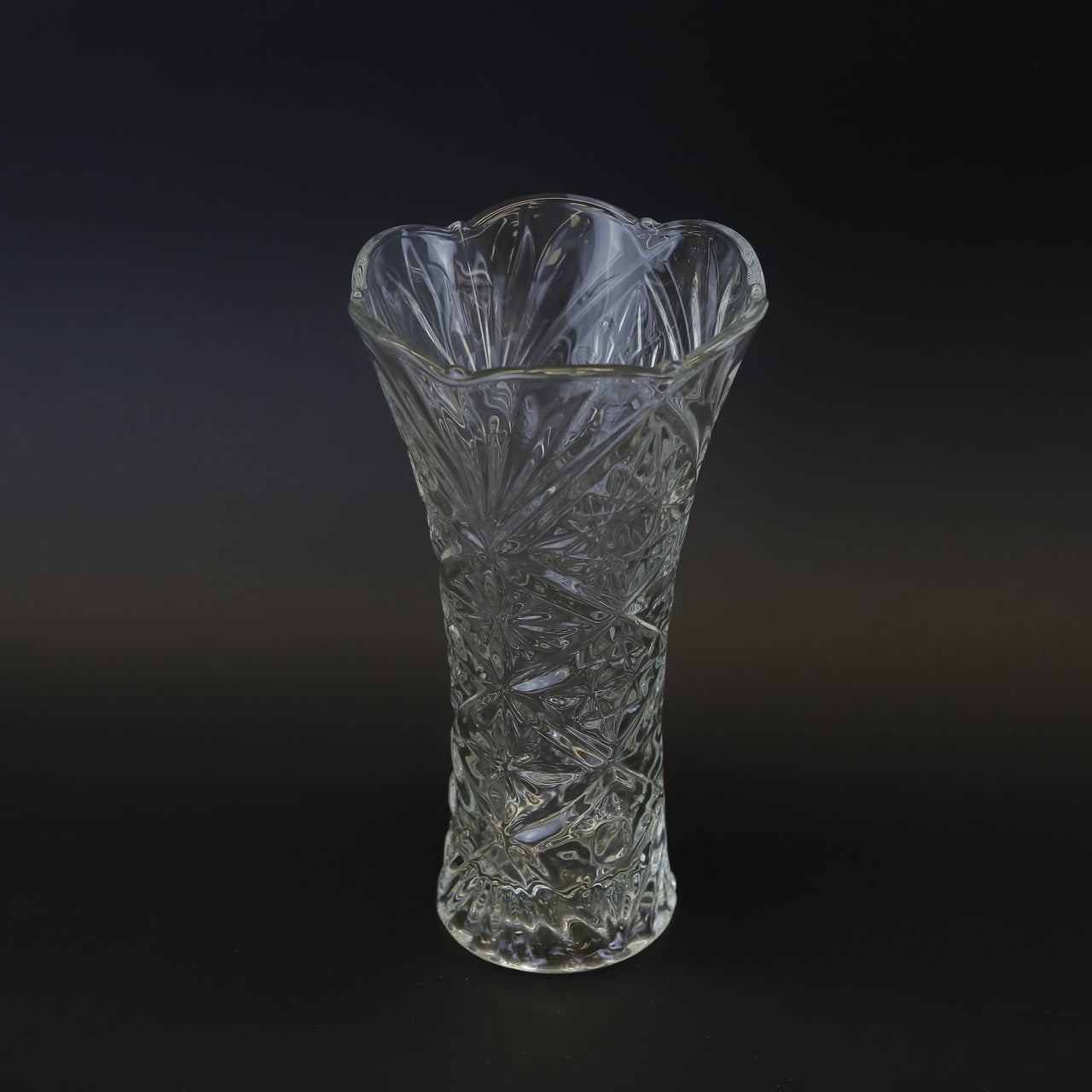 HCGL7953 - Cut Glass Vase