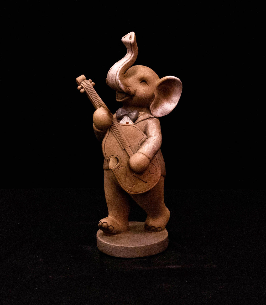 HCHD5067 - Musical Elephant with Guitar