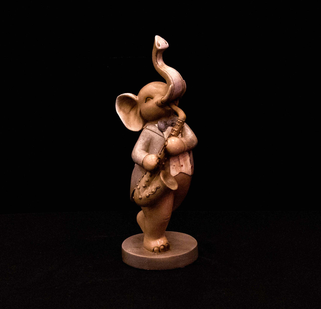 HCHD5070 - Musical Elephant with Saxaphone