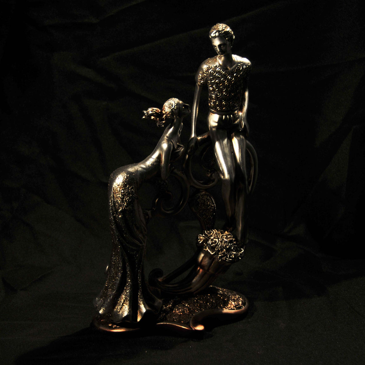 HCHD5074 - Courting Couple