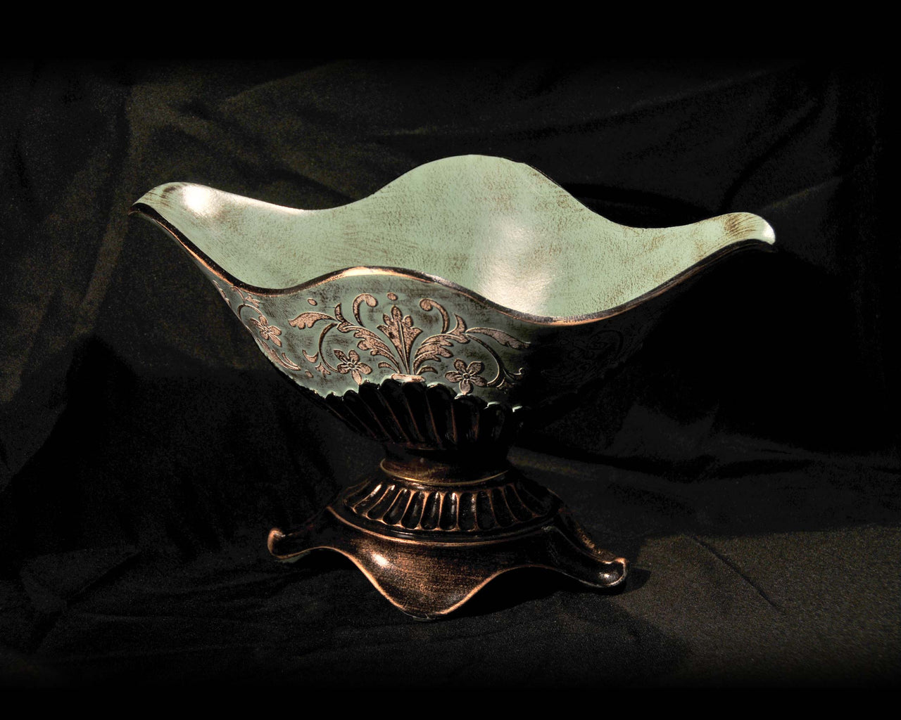 HCHD5165 - Green Floral Oval Pedestal Bowl