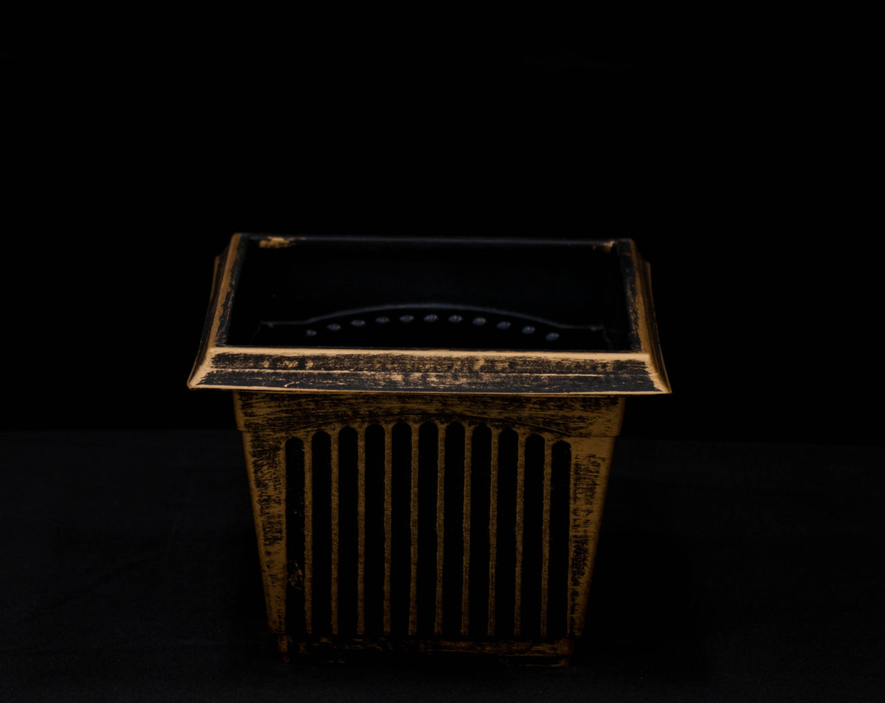 HCHD5321 - Gold Square Pot Medium