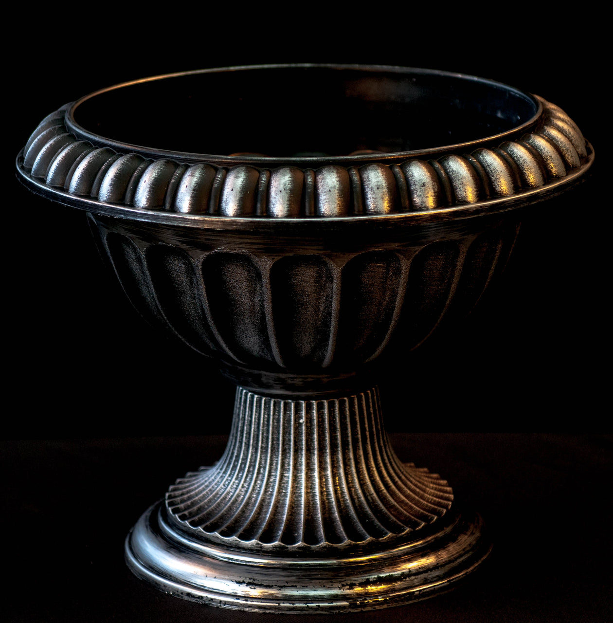 HCHD5330 - Silver Wide Pedestal Pot Medium