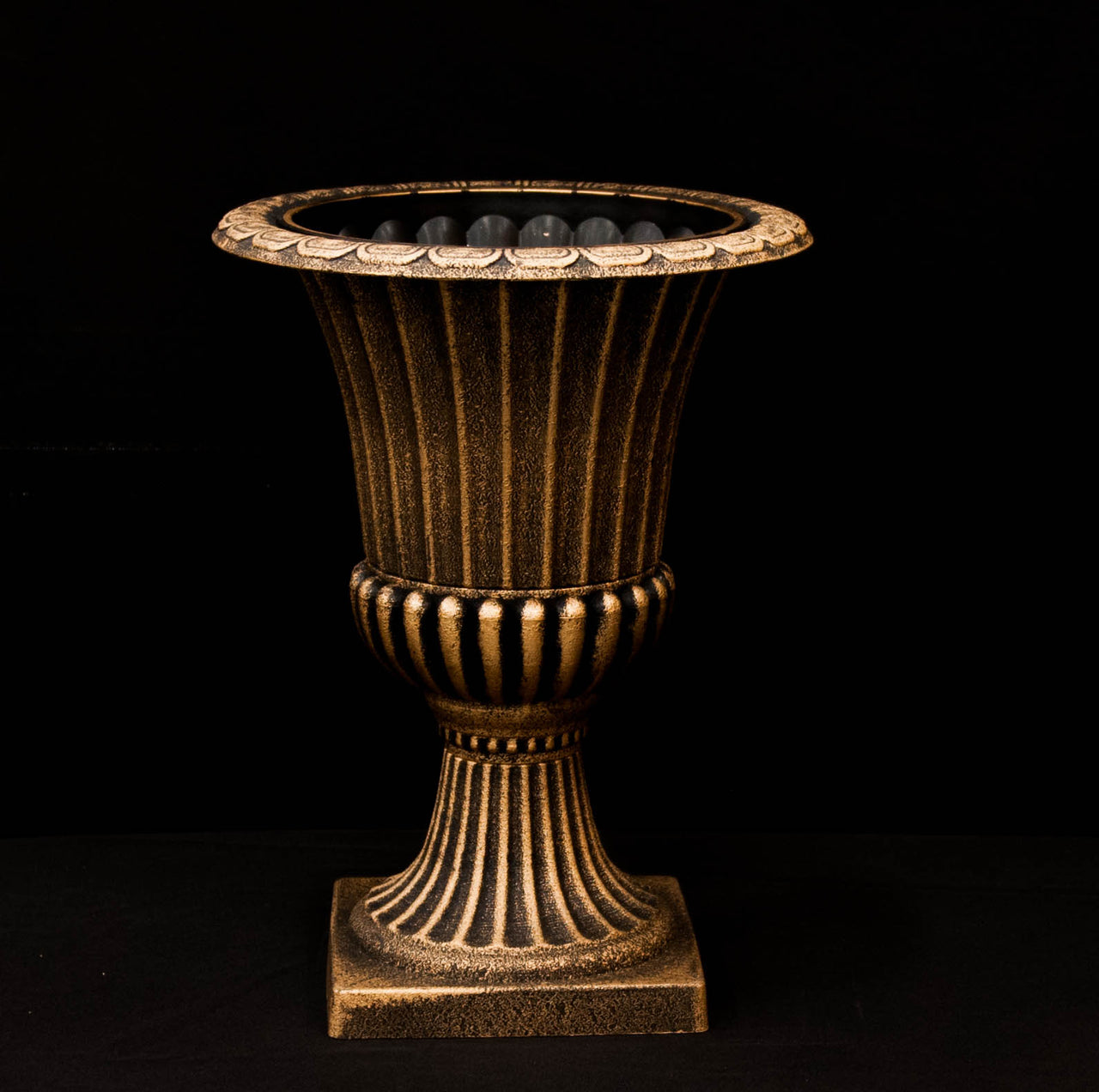 HCHD5333 - Gold Elegant Pedestal Pot Medium