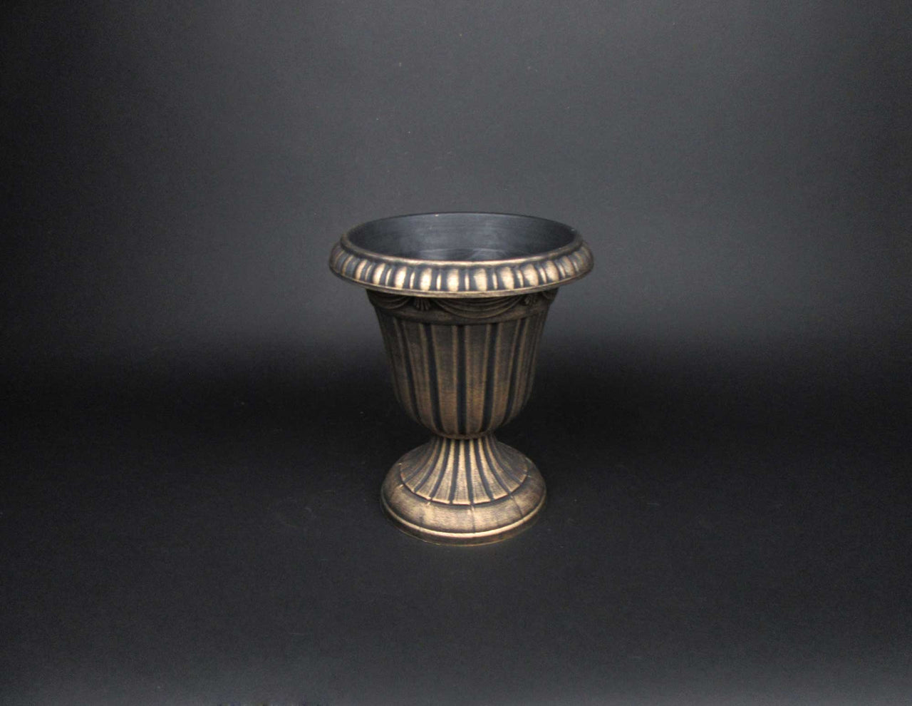 HCHD5477 - Gold Wide Pedestal Pot Small