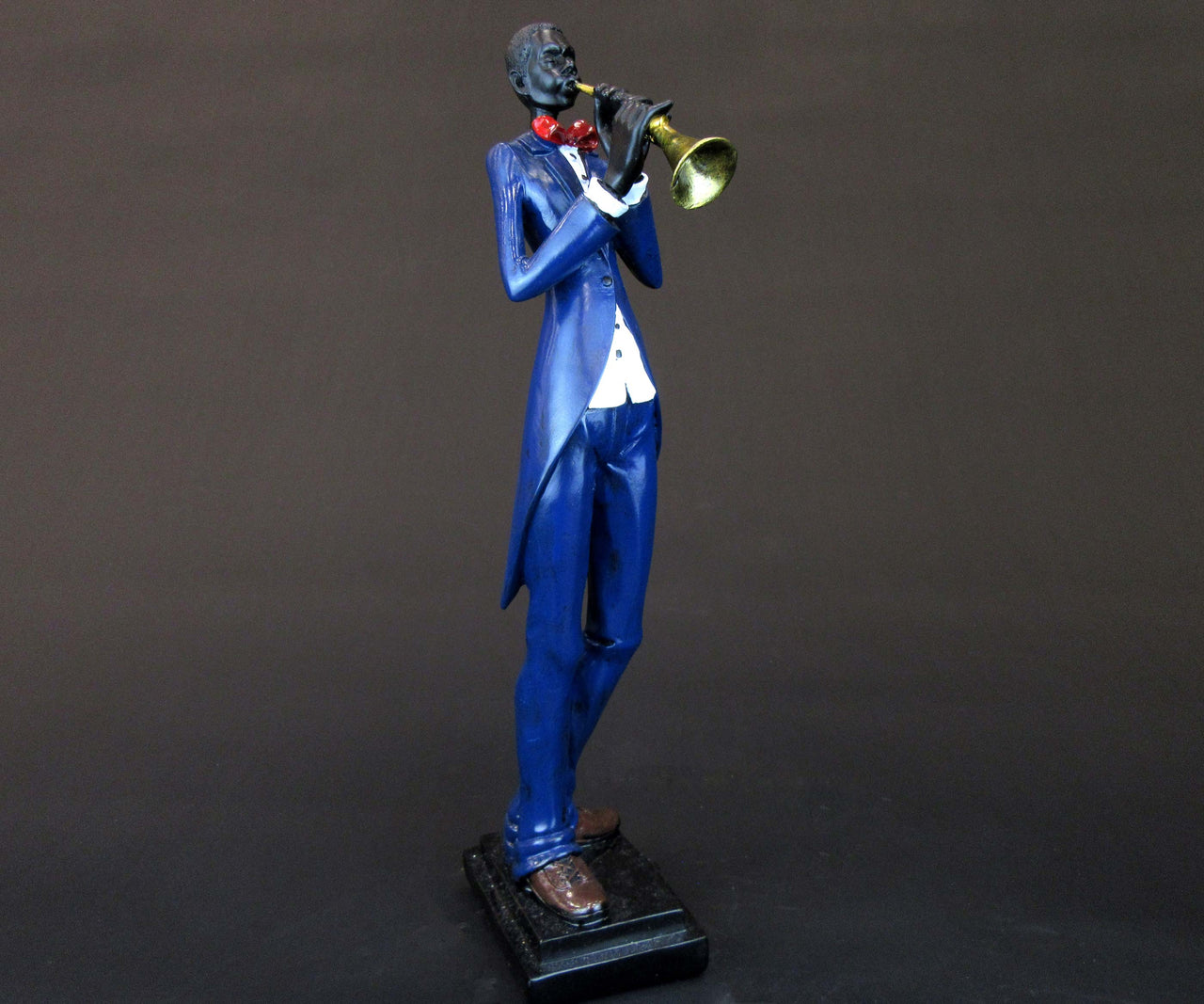 HCHD5571 - Jazz Musician with Trumpet