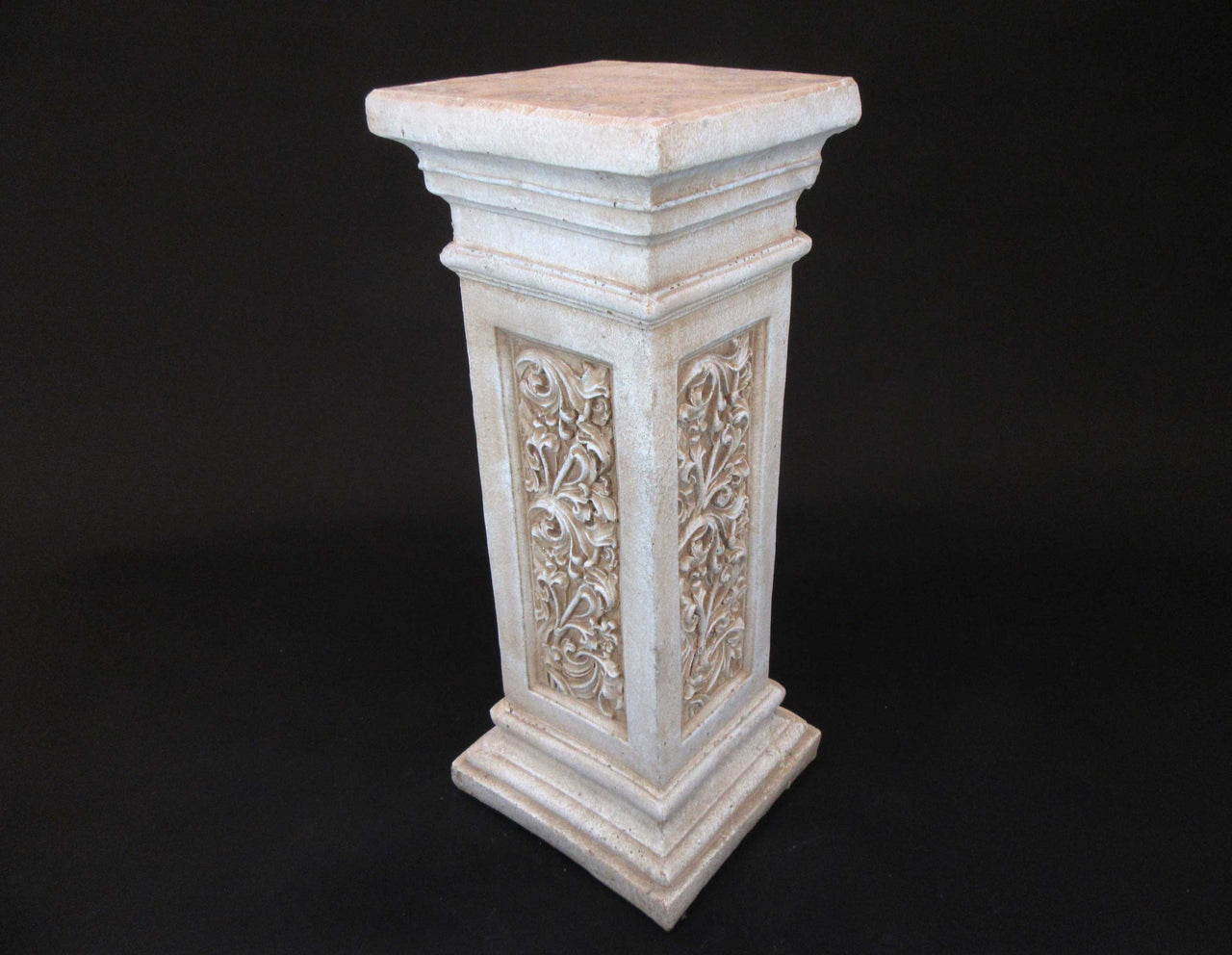 HCHD5652 - Medium Cream Filigree Pedestal