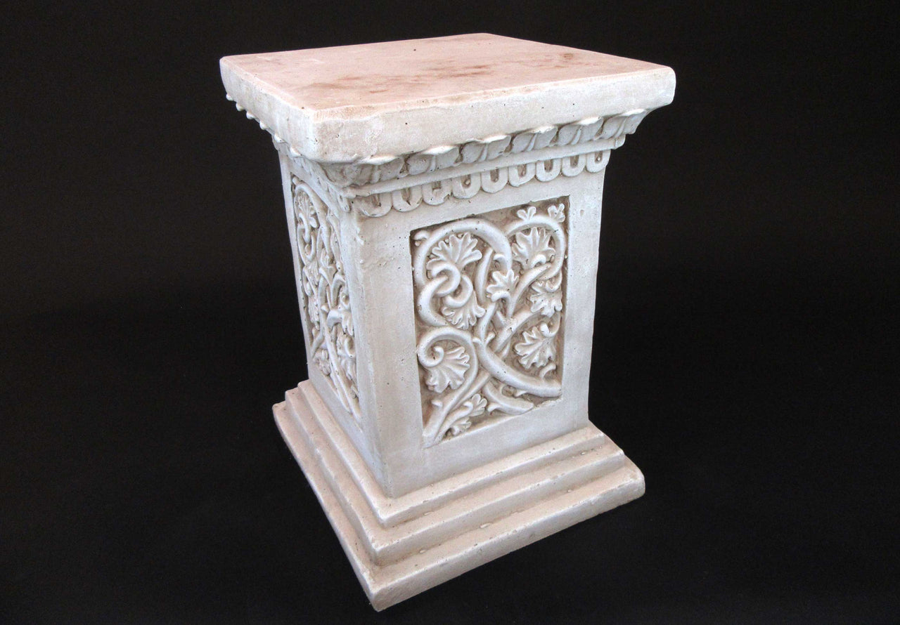 HCHD5653 - Cream Leaf Pedestal
