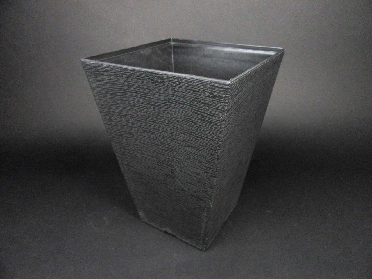 HCHD5976 - Black Tree Pot