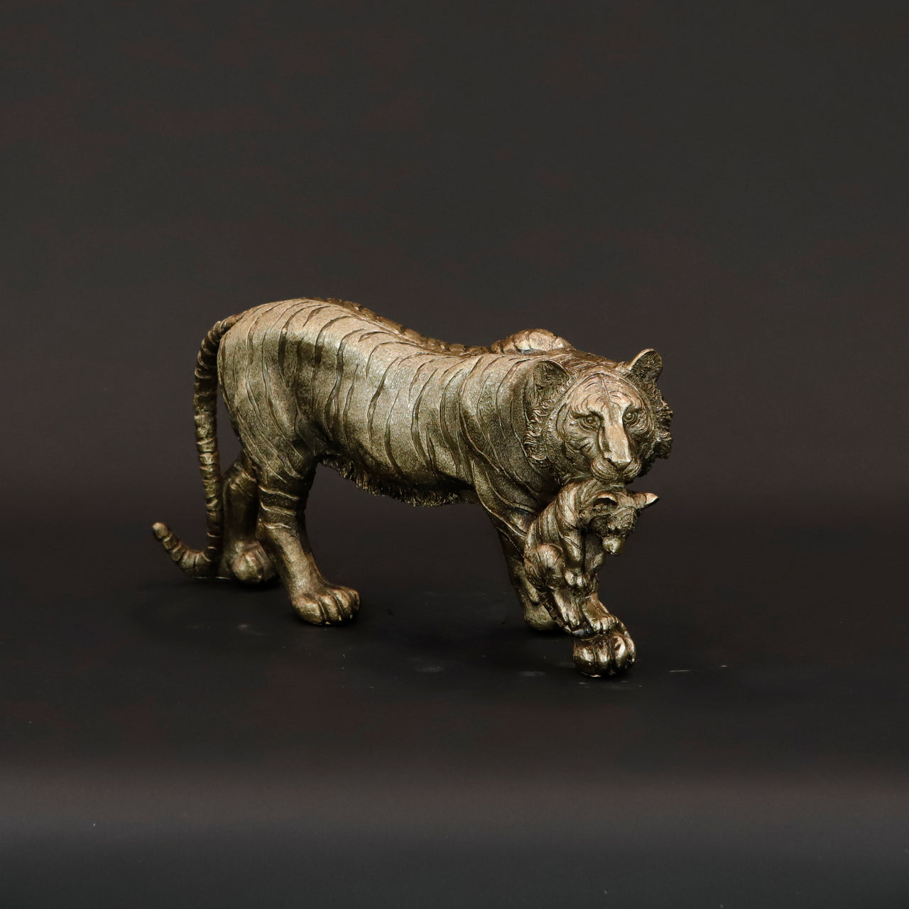 HCHD6187 - Tiger and Cub