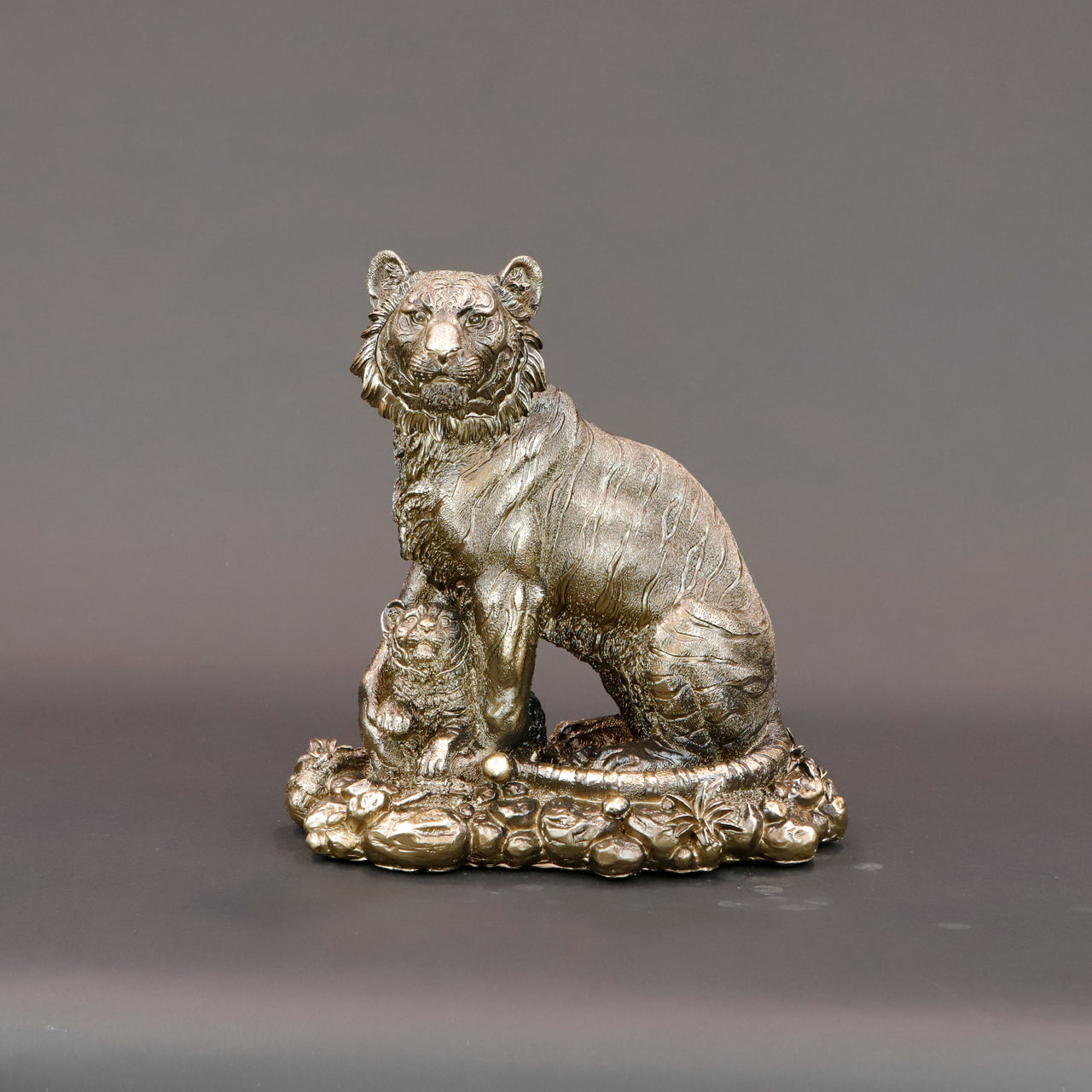 HCHD6372 - Sitting Wolf