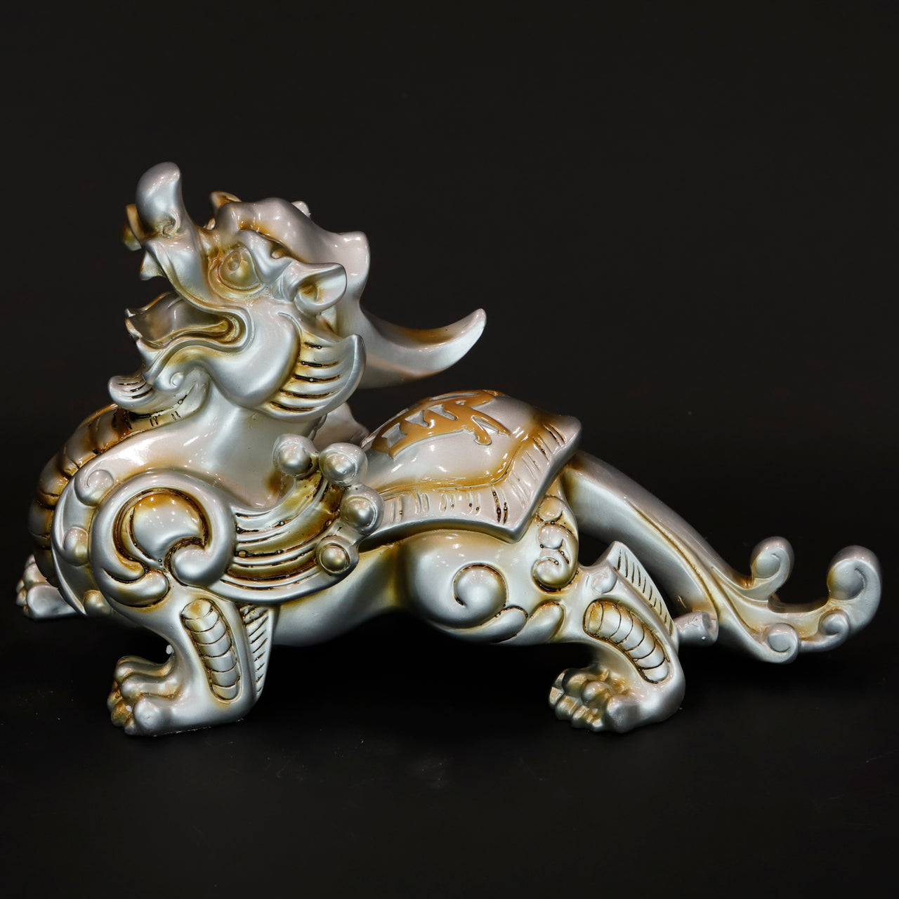 HCHD6477 - Silver Dragon Facing Right