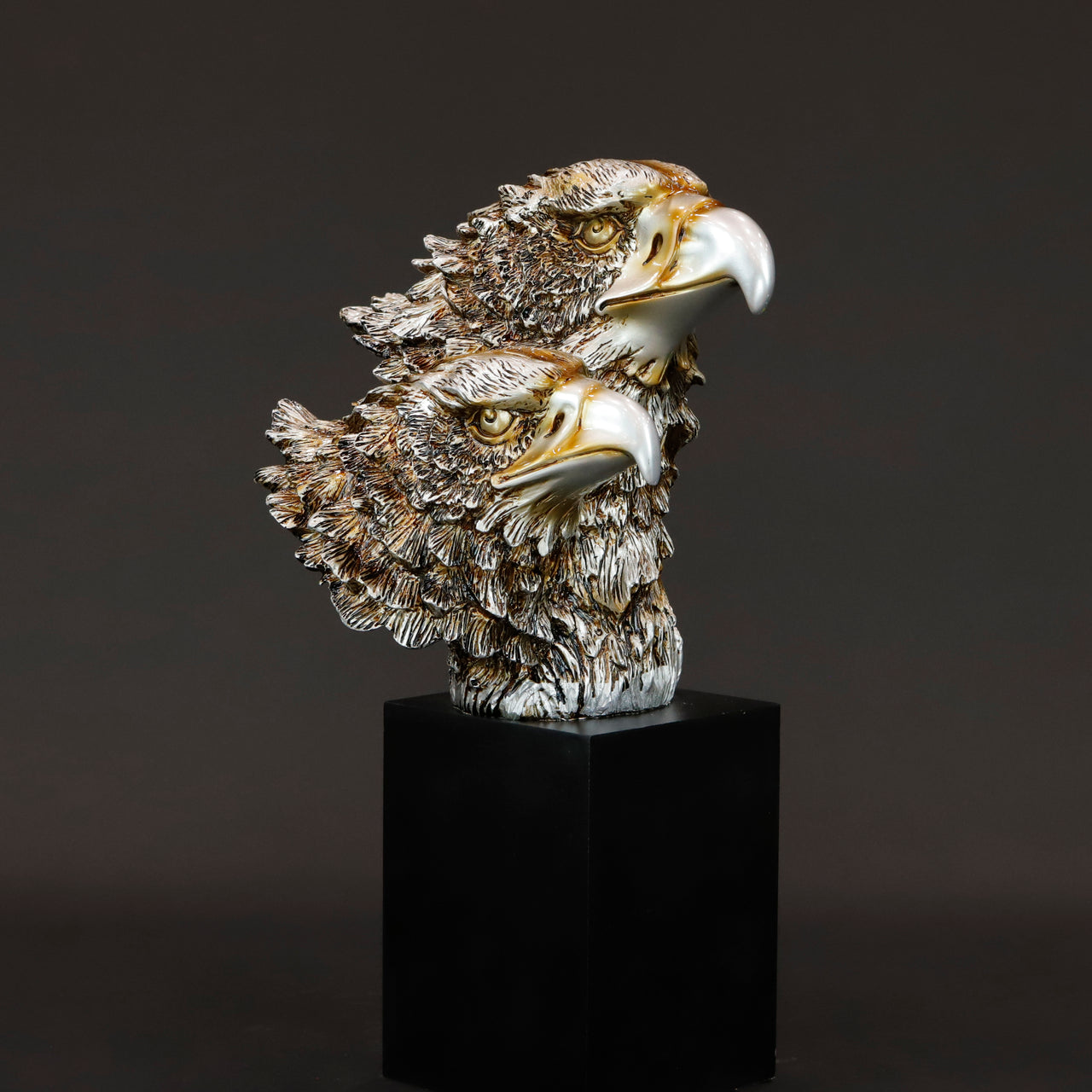 HCHD6478 - Twin Eagles on Pedestal