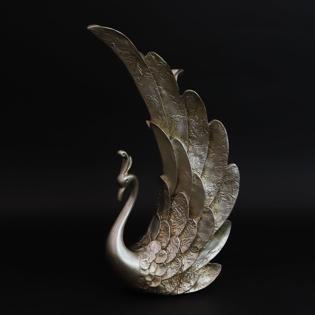 HCHD6481 - Silver Peacock