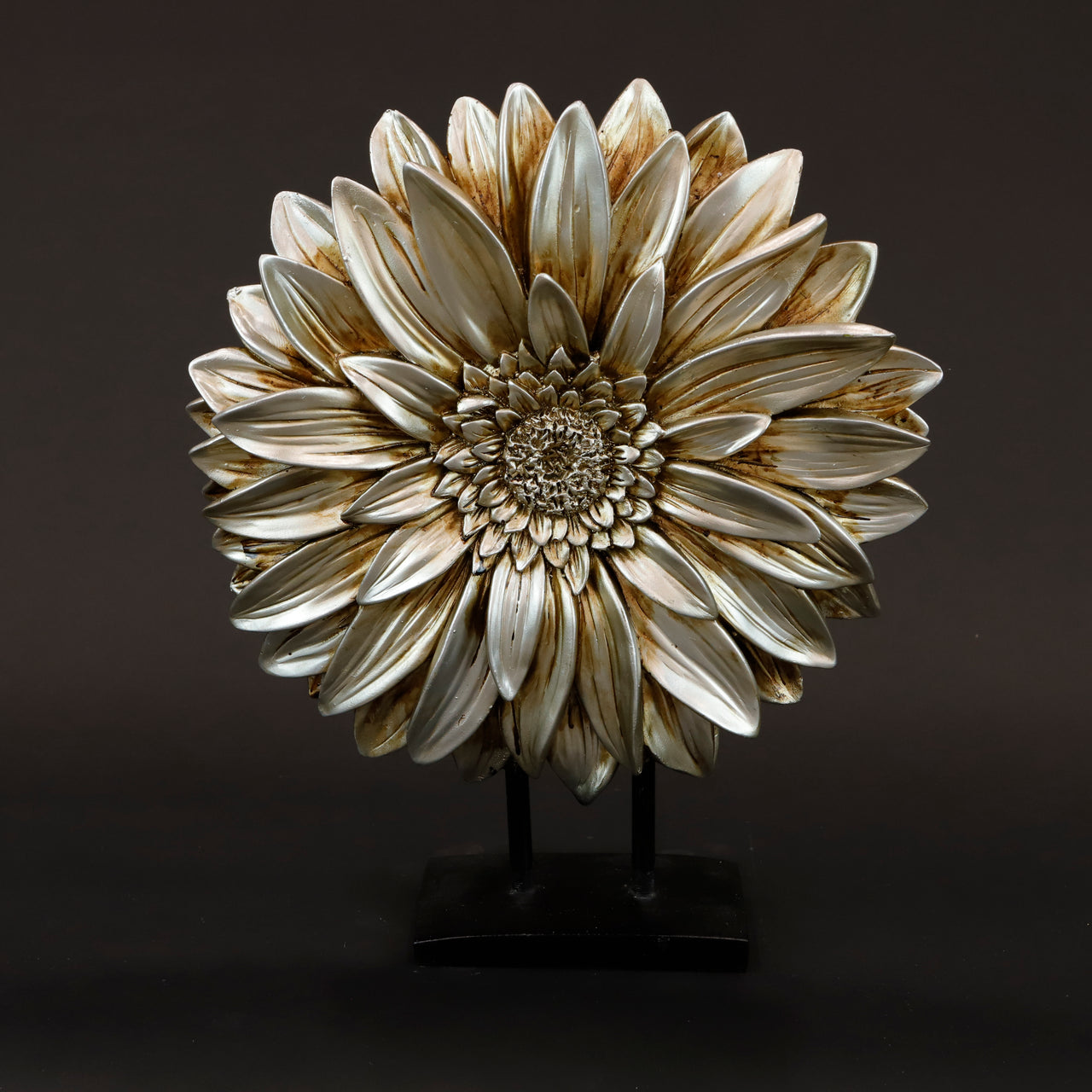 HCHD6484 - Silver Dahlia on Pedestal