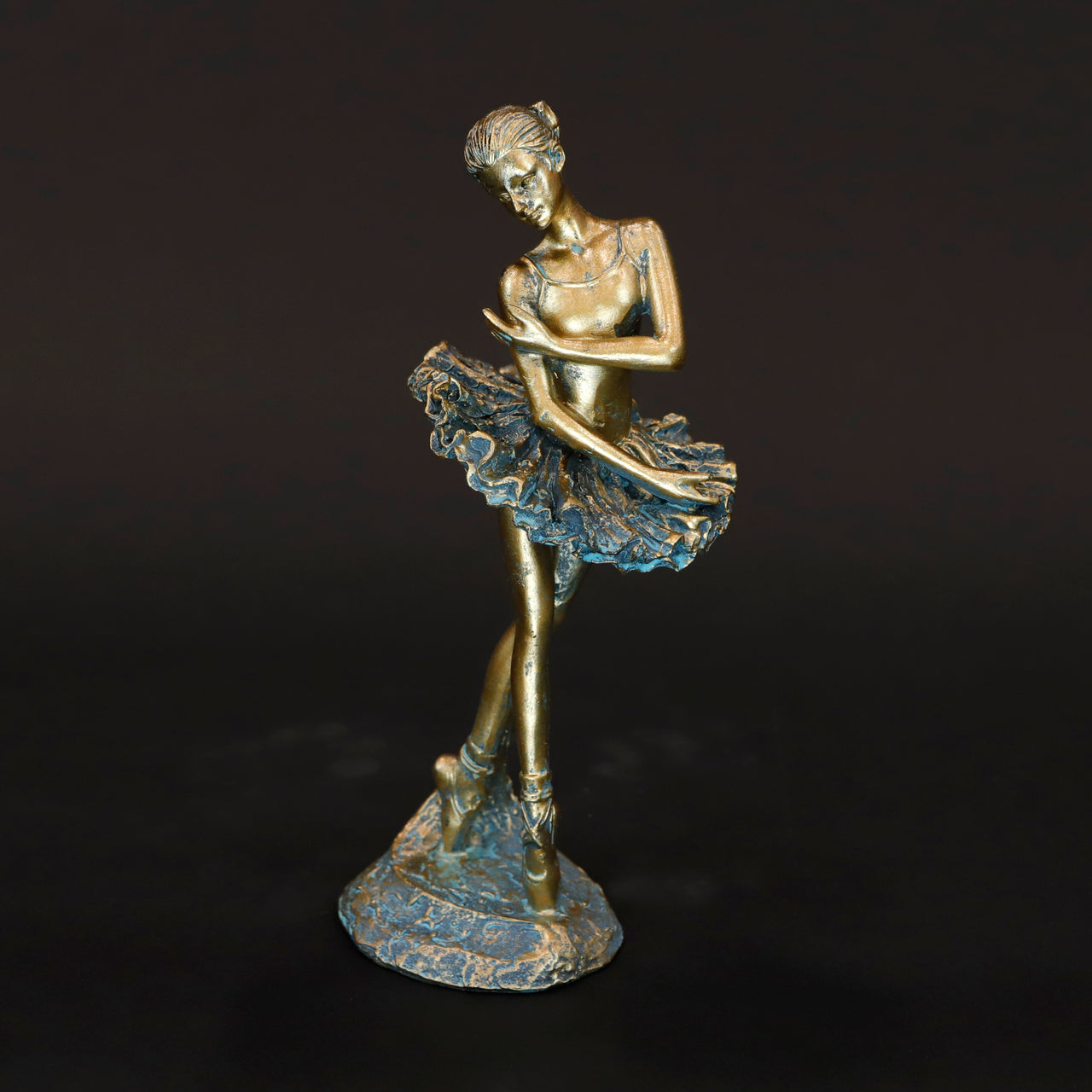 HCHD6553 - Gold Ballerina Arms Cradled
