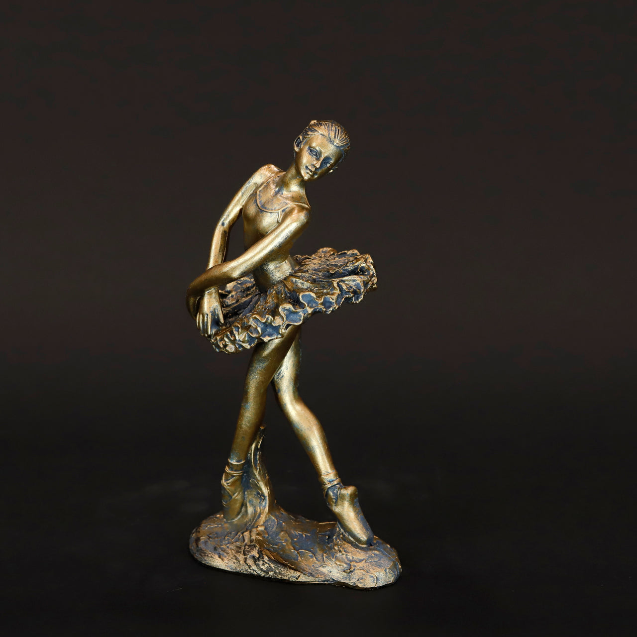 HCHD6554 - Gold Ballerina Arms Crossed