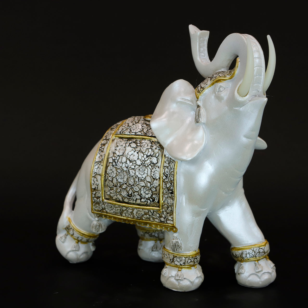 HCHD6567 - L White Elephant Right