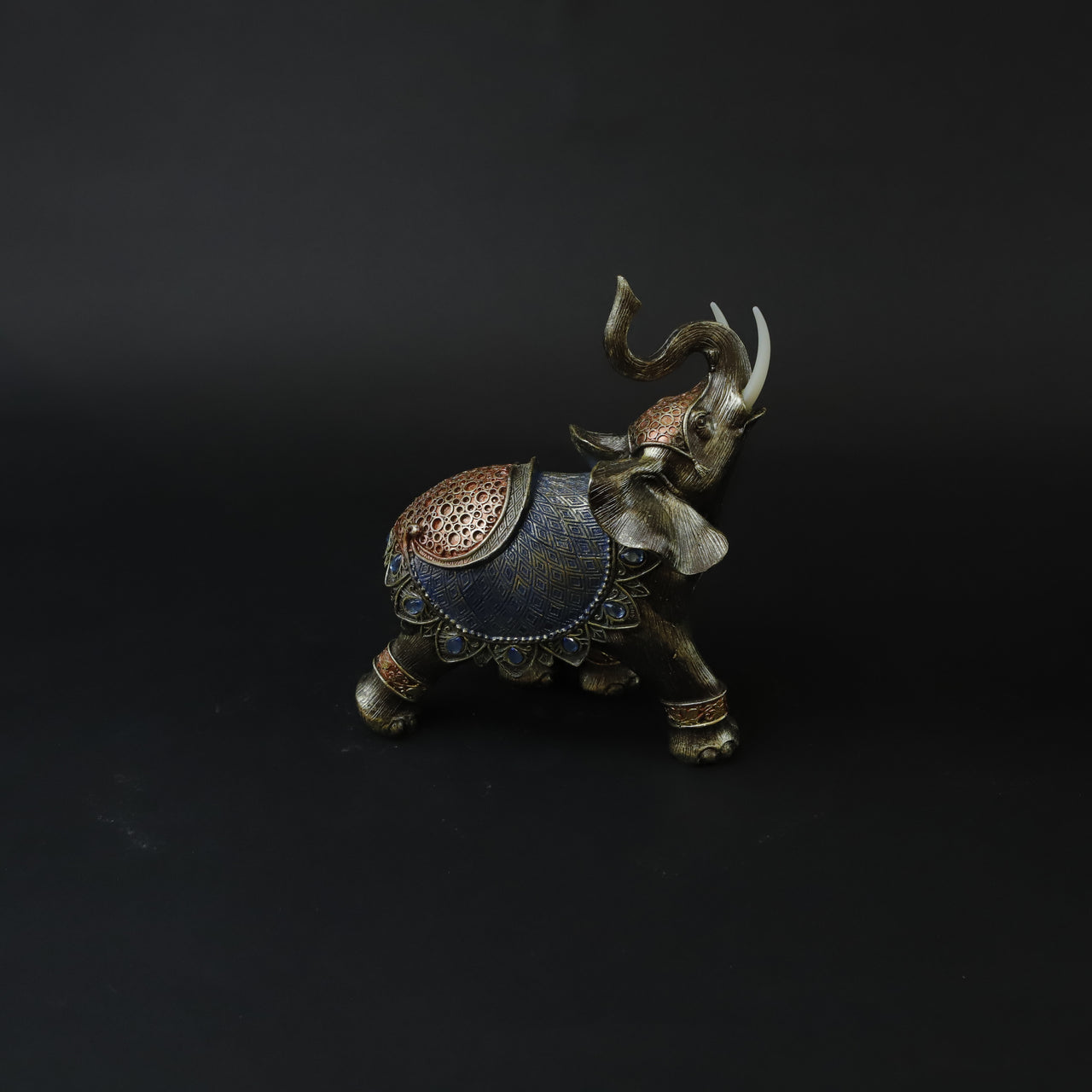 HCHD6926 - L Blue Right Facing Elephant