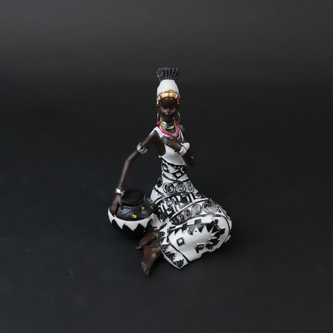 HCHD6953 - B/W Lady Sitting #1