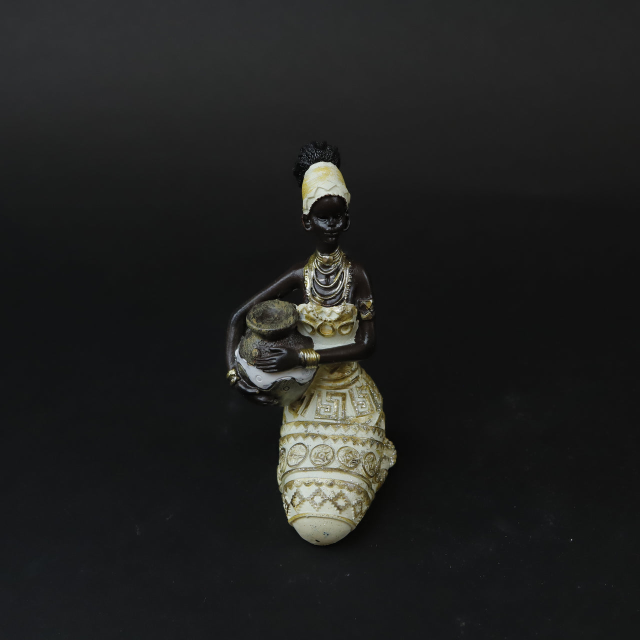 HCHD6958 - Geometric Gold Lady Standing #2