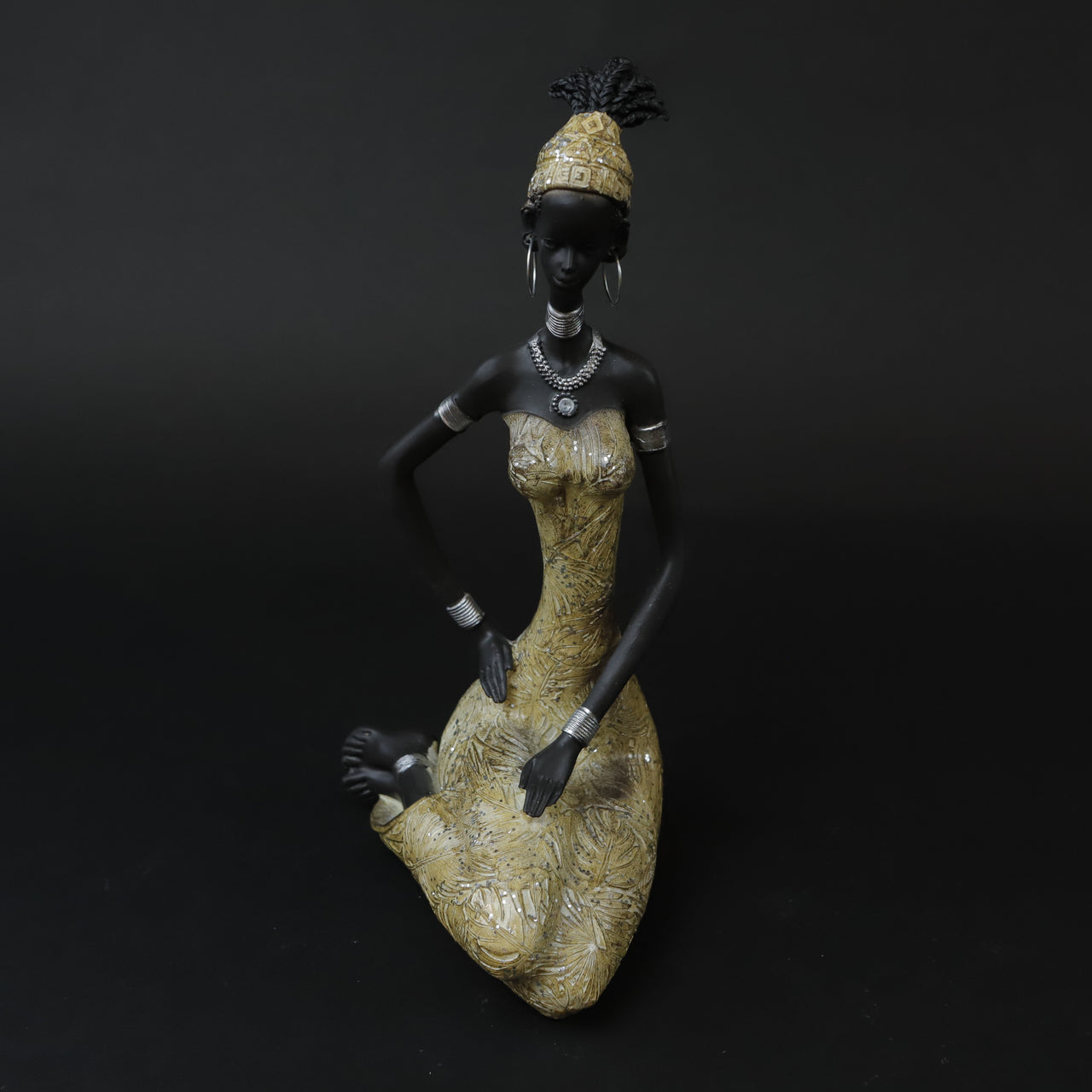 HCHD6959 - Geometric Gold Lady Sitting #1
