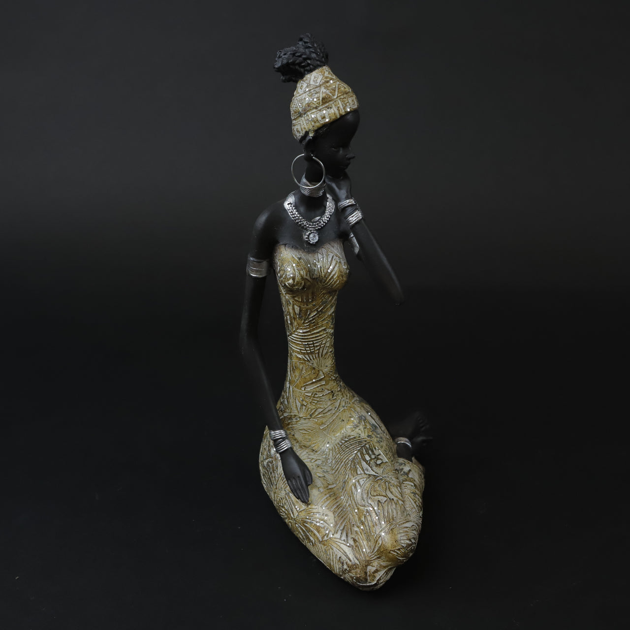 HCHD6960 - Geometric Gold Lady Sitting #2