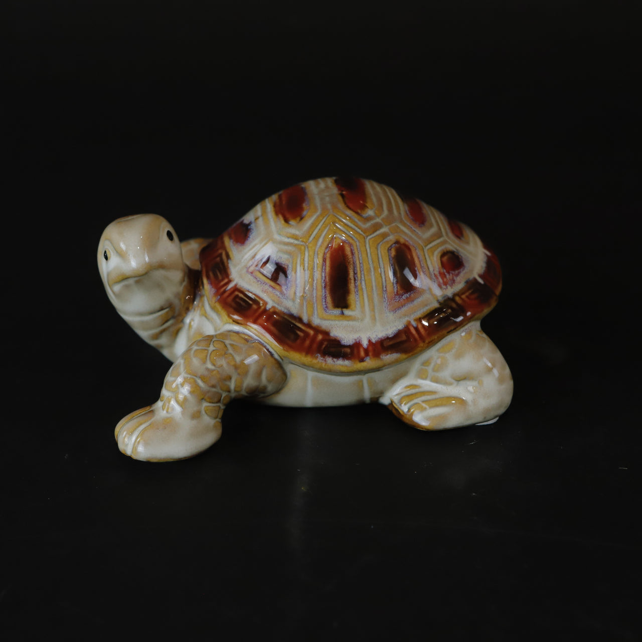 HCHD7207 - Medium Red Turtle