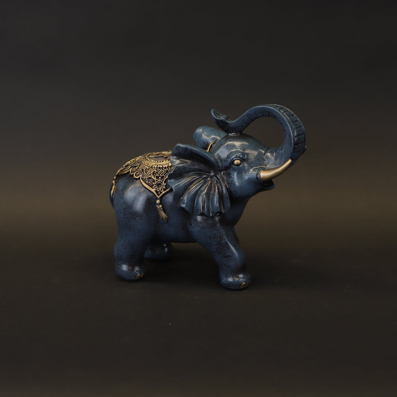 HCHD7735 - Medium Blue Elephant Trunk Up