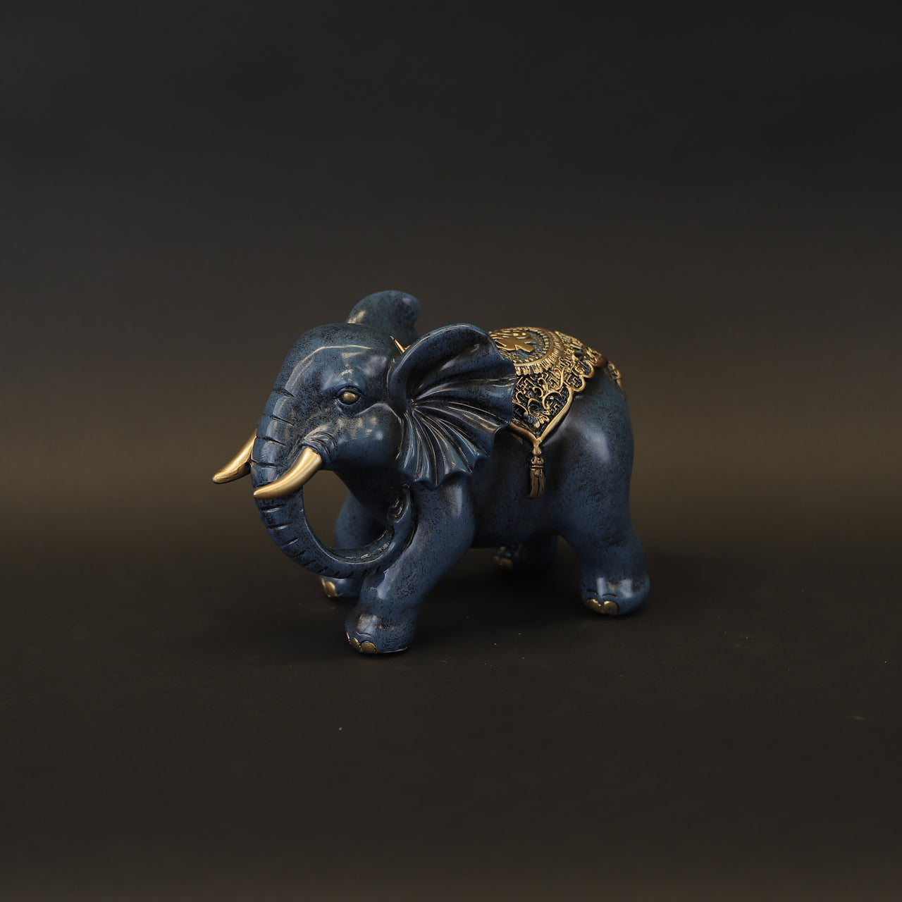 HCHD7736 - Medium Blue Elephant Trunk Down